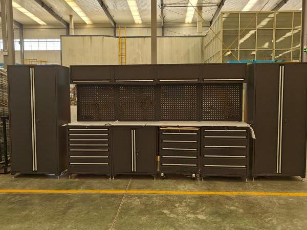 Sistema de armazenamento de garagem para placas de aço pesado