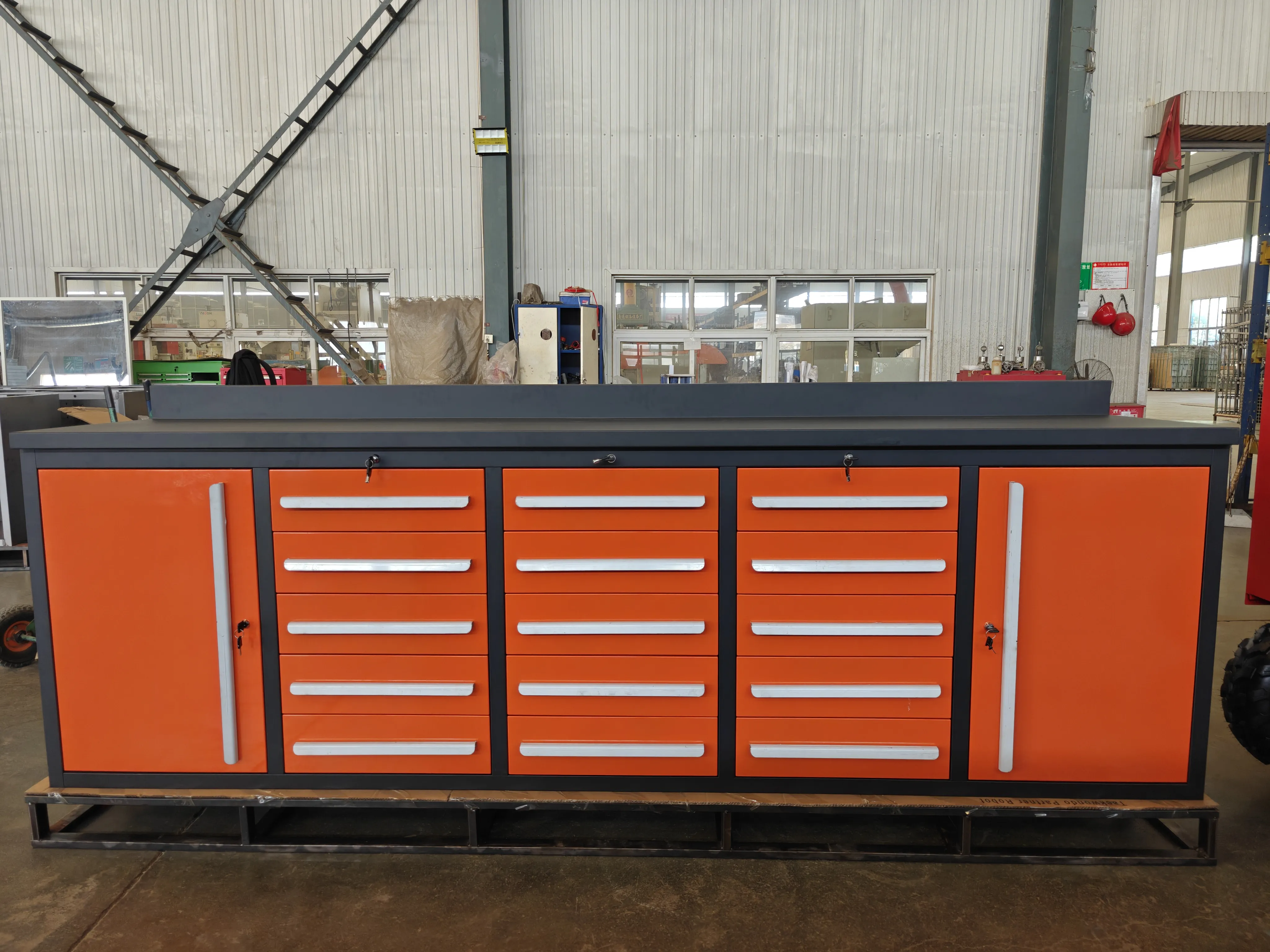 Quais são os recursos do Orange Tool Workbench?