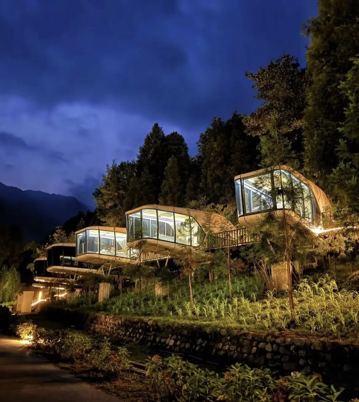 Quais são as características da casa de cápsulas vidas modulares?