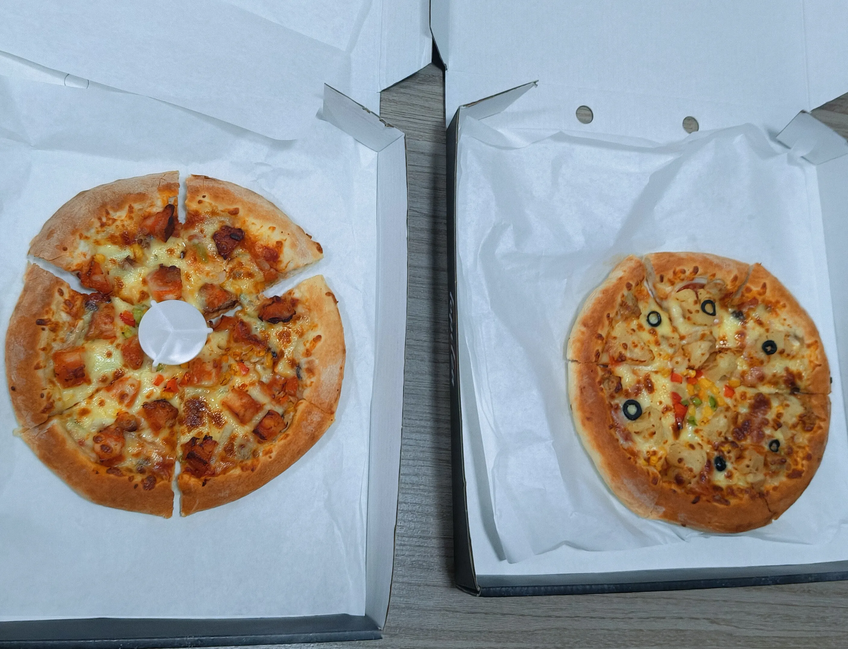 Hora do chá da tarde da equipe CYJY: banquete de pizza acende faíscas criativas