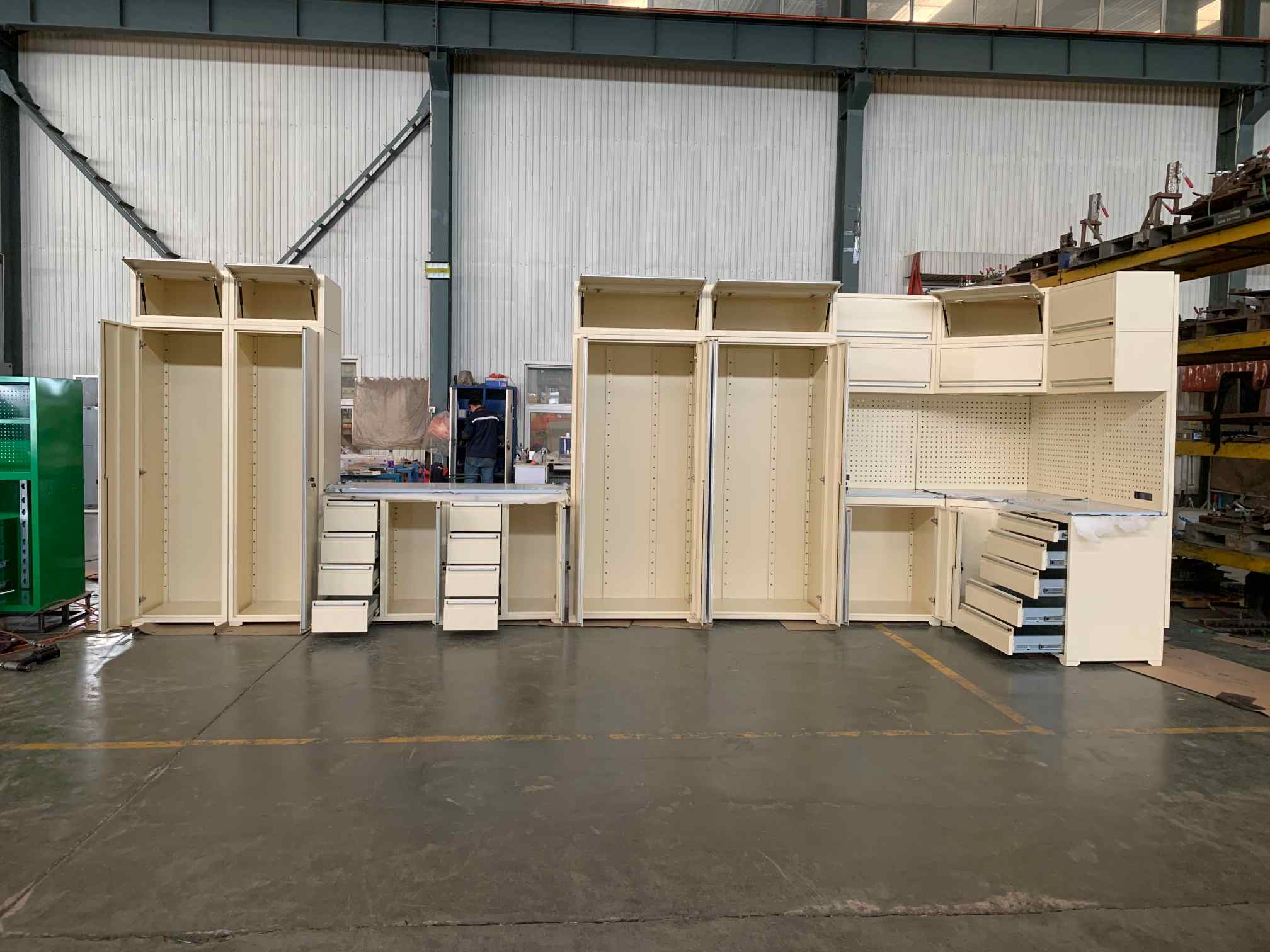 Gabinete de garagem de bancada de trabalho